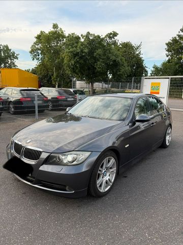 BMW 325 i E90