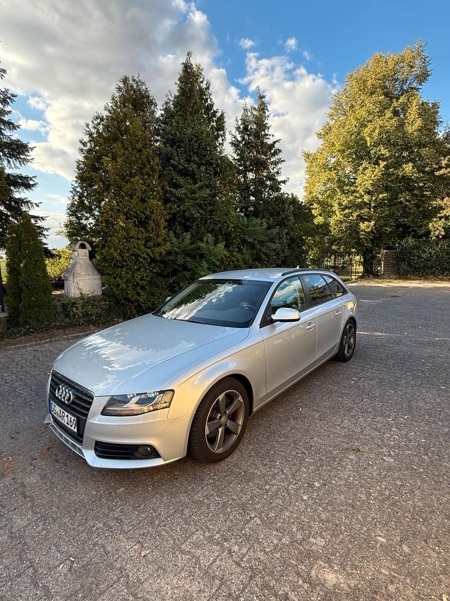 Audi A4 2010 — photo 11