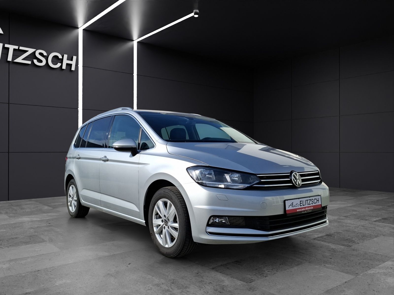 Fahrzeugabbildung Volkswagen Touran TSI Highline DSG 7-Si AHK AID ACC RFK SH