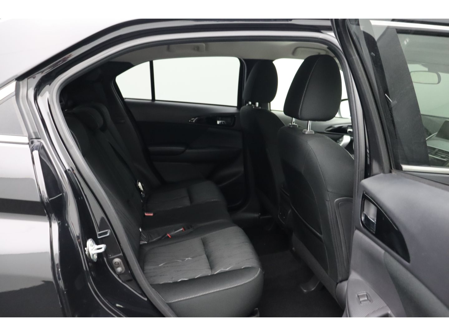 Fahrzeugabbildung Mitsubishi Eclipse Cross Intro Edition 2WD ACC Totwinkelass