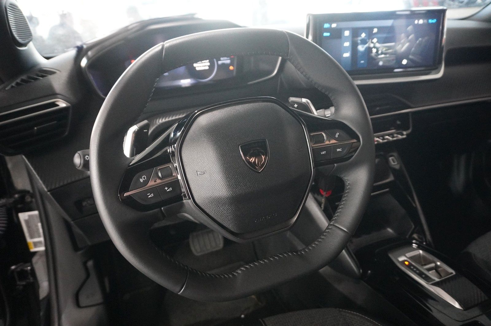 Fahrzeugabbildung Peugeot 2008 1.2 HYBRID ALLURE E-DSC NAVI/LED/SPORT/VIRT