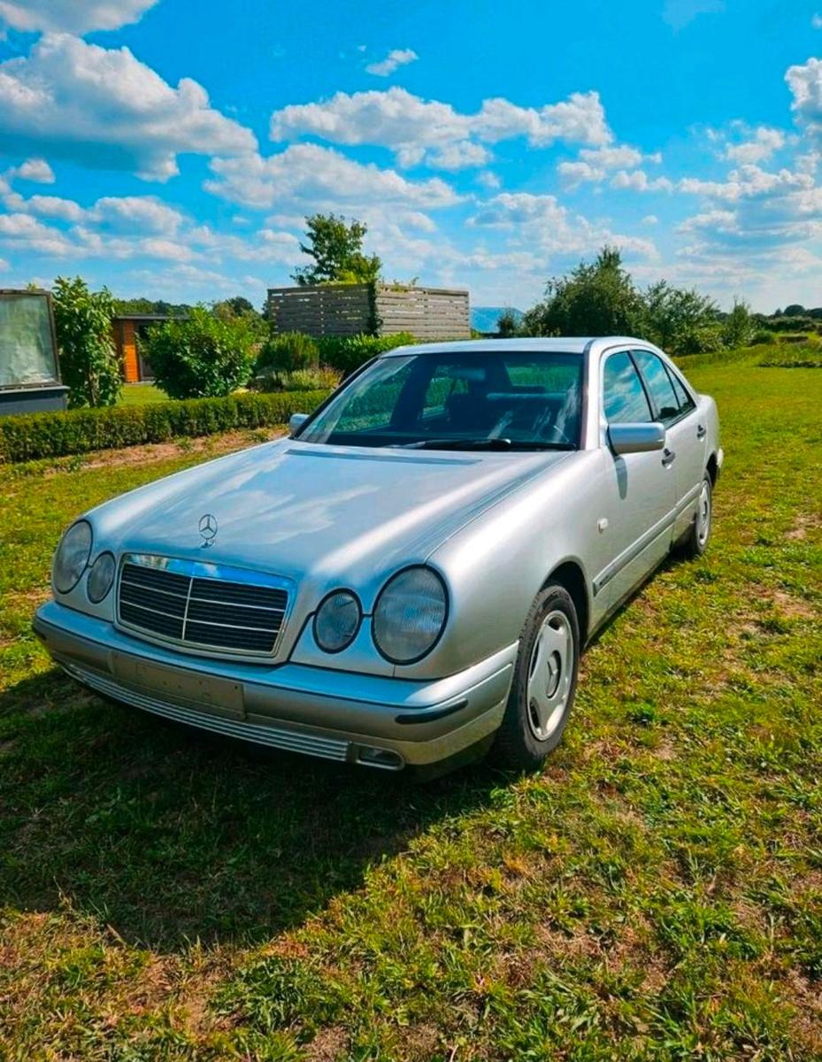 Mercedes-Benz E 200