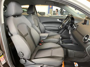 Audi A1 ambition *BI-XENON*PDC*KLIMAAUT*SZHZ*ALU*