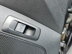 SKODA Karoq Fresh AHK NAVvorb SHZ LED PDC RKF BLT 5J G