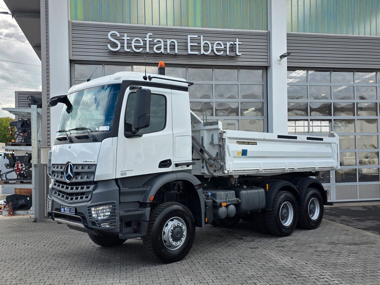 Fahrzeugabbildung Mercedes-Benz Arocs 3343 AK 6x6 Meiller
