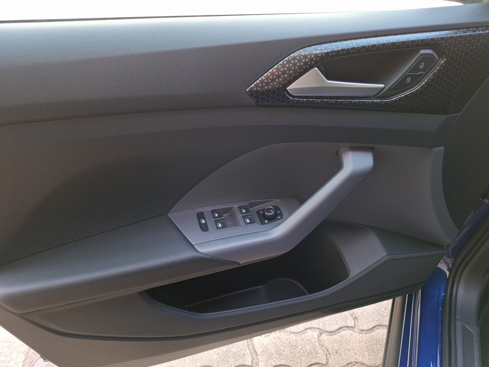 Fahrzeugabbildung Volkswagen T-Cross TSI Style DSG R-Line LED Navi AID ACC RF