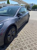 Tesla Model 3 Standard-Reichweite Plus - Hinterrad... - silberne Tesla Model 3