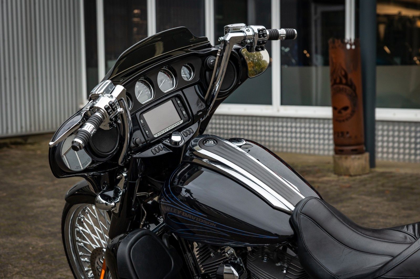 Fahrzeugabbildung Harley-Davidson CVO STREET GLIDE 110 FLHXSE - Jekill&Hyde-26Zoll