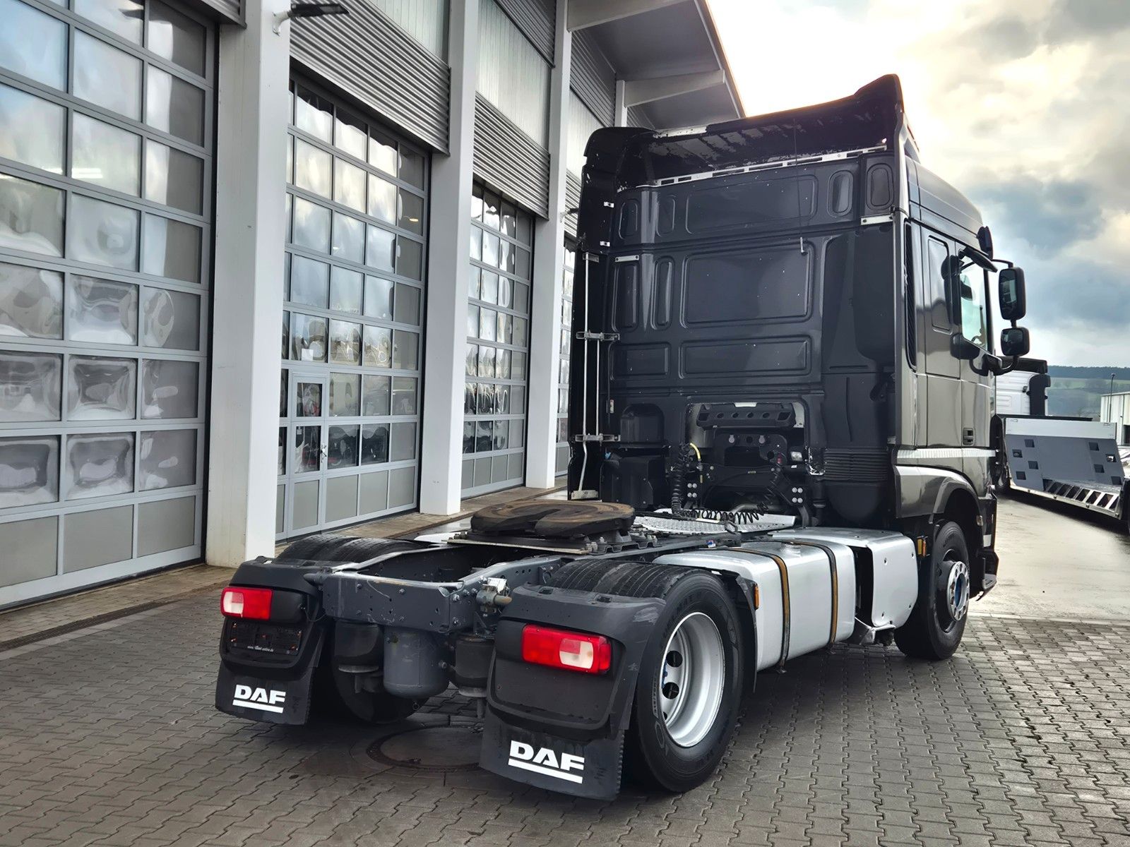 Fahrzeugabbildung DAF XF 450 4x2 Spoiler Klima 2x Tank 2x Bett
