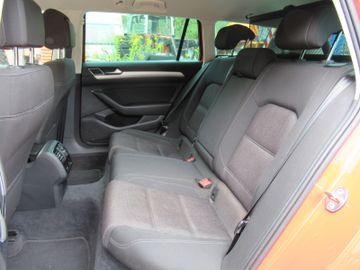 Volkswagen Passat - 11