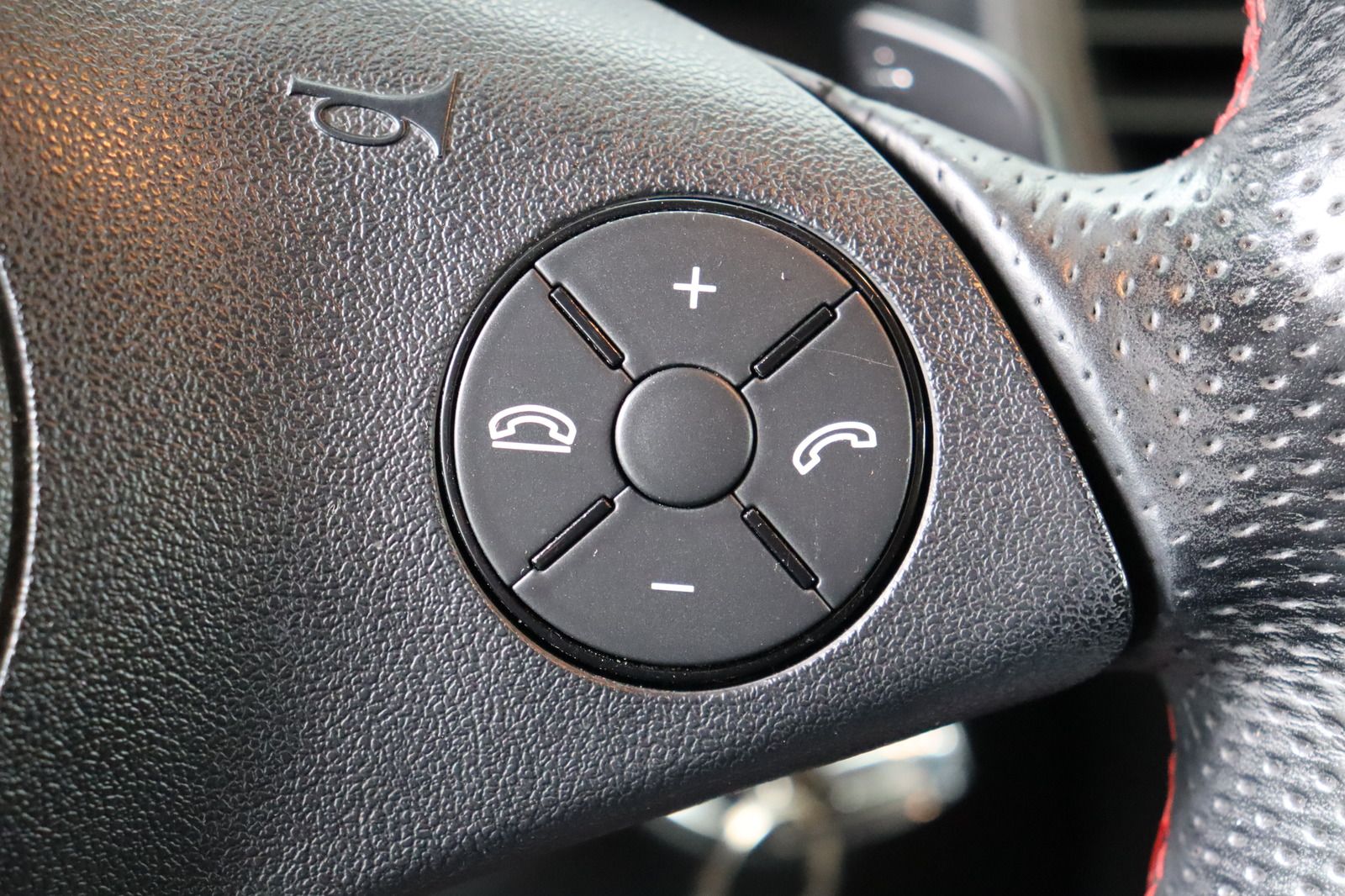 Fahrzeugabbildung Mercedes-Benz SLK 200 KOMPRESSOR * Airscarf * SHZ * Bi-Xenon
