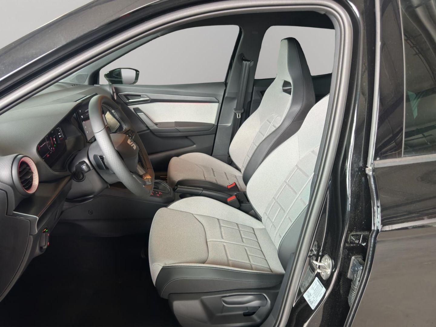Fahrzeugabbildung SEAT Arona 1.0 TSI 85 kW FR Navi Digitales Cockpit LE