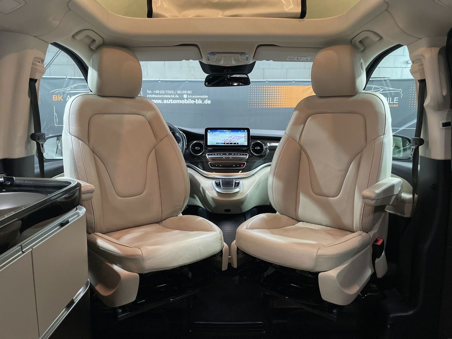 Fahrzeugabbildung Mercedes-Benz V 300 d Marco Polo EDITION AMG Night 4M#Küche#36