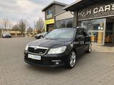 Skoda Octavia Combi 2.0 TDI DPF RS Xenon Schiebe Navi - Skoda Octavia aus 2011: RS Combi