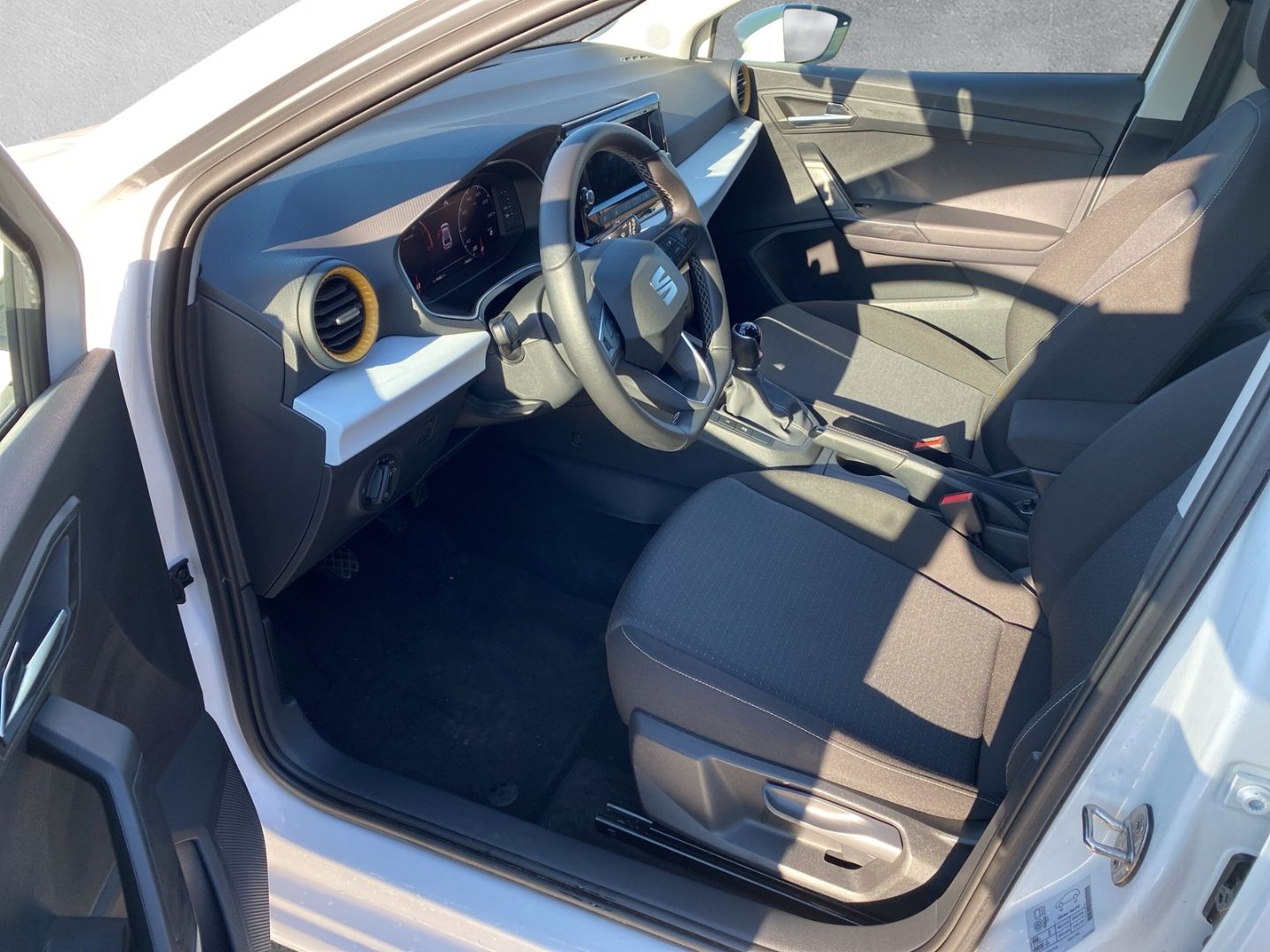 Fahrzeugabbildung SEAT Ibiza Style Edition*SHZ*Full-Link*PDC-vo+hi*