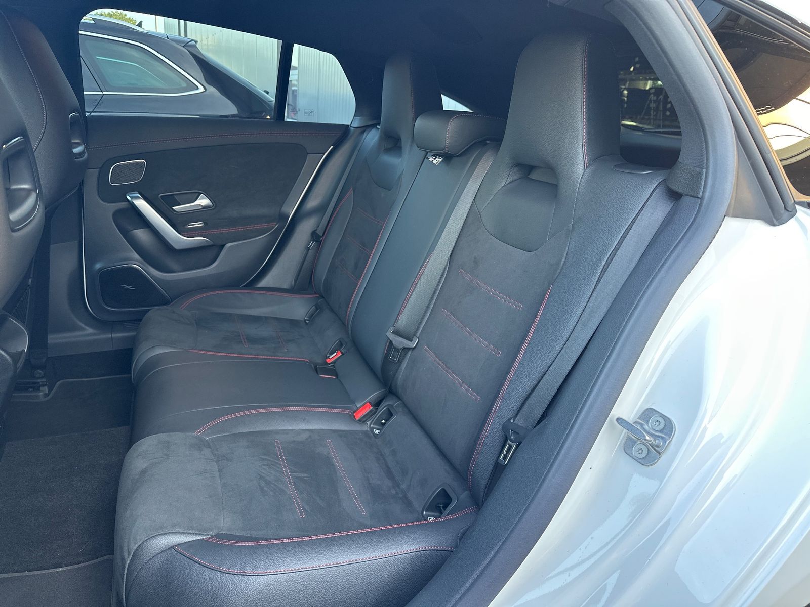 Fahrzeugabbildung Mercedes-Benz CLA 220 Shooting Brake d AMG Line Night-Paket