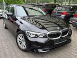 BMW 320d Touring Advantage|LEDER|NAVI|LED|AHK|1.HAND - BMW 320 in Duisburg