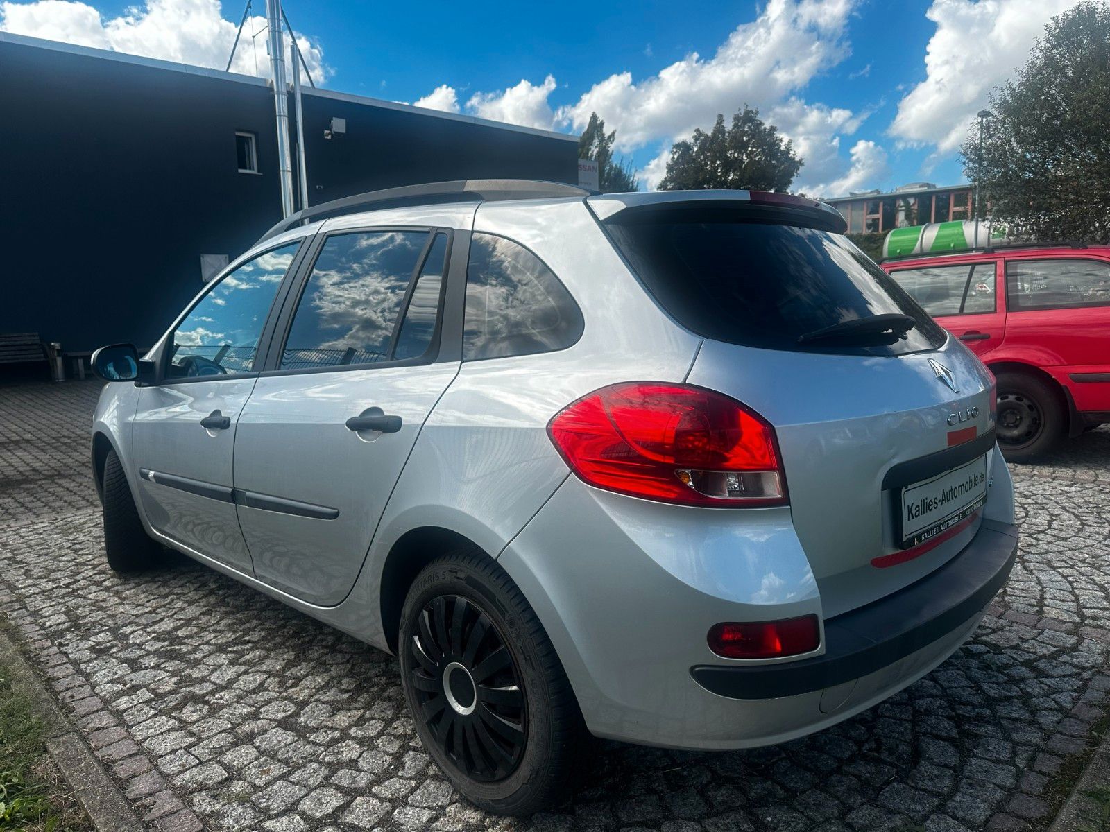 Fahrzeugabbildung Renault Clio Grandtour Navi / Klima / ZV / Dachreling