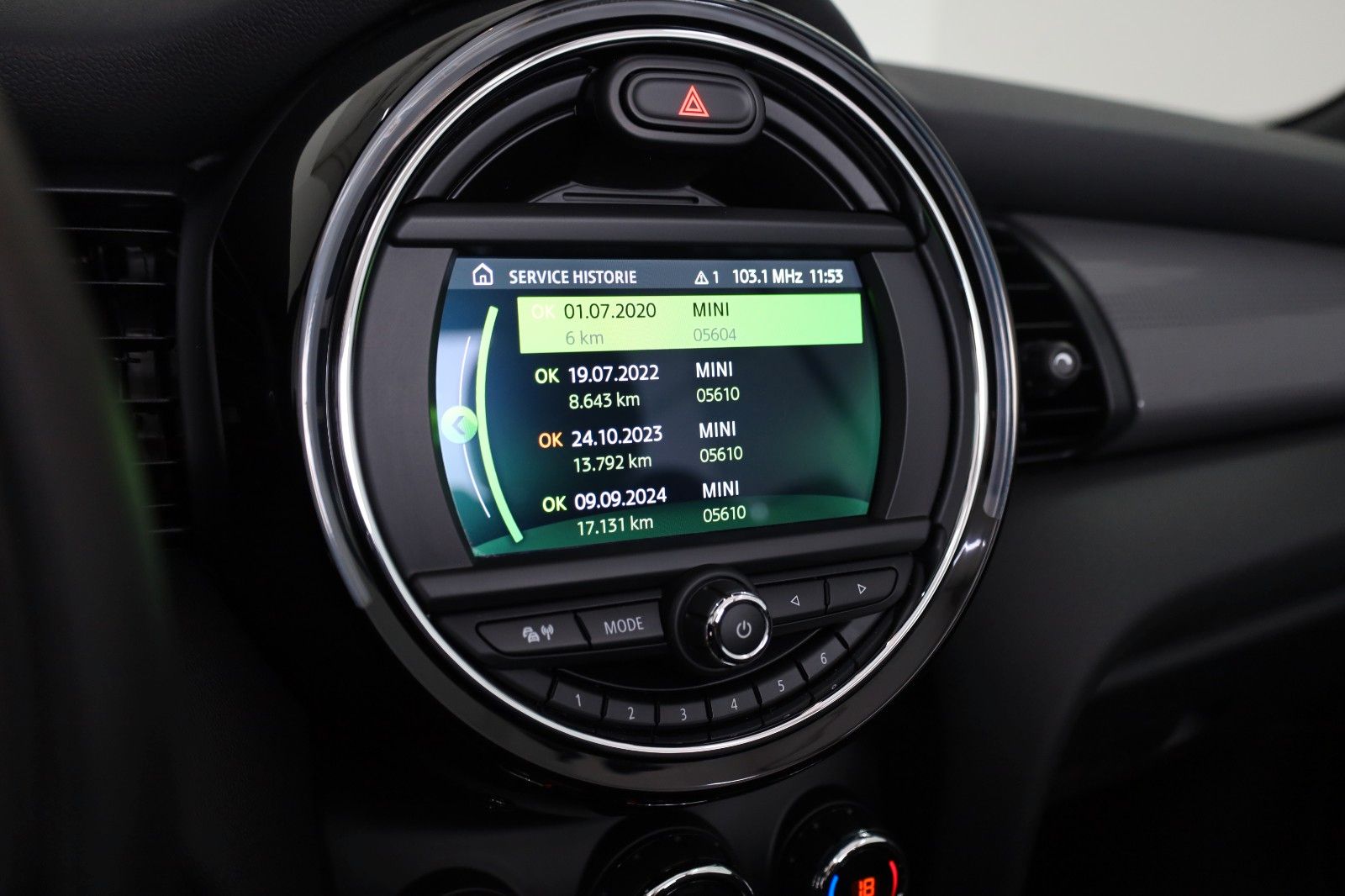Fahrzeugabbildung MINI COOPER Cabrio Pepper, T.Leder,Navi,PDC vo+hi,LED