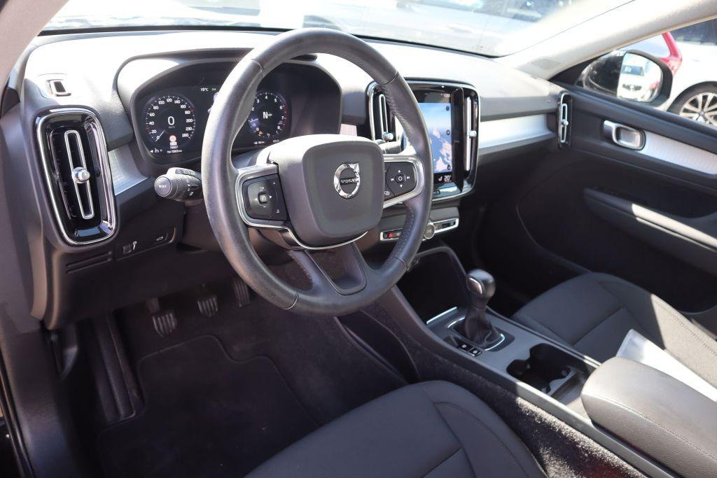 Volvo XC40 T3 Momentum Pro |PANORAMA|R-KAMERA|NAVI|