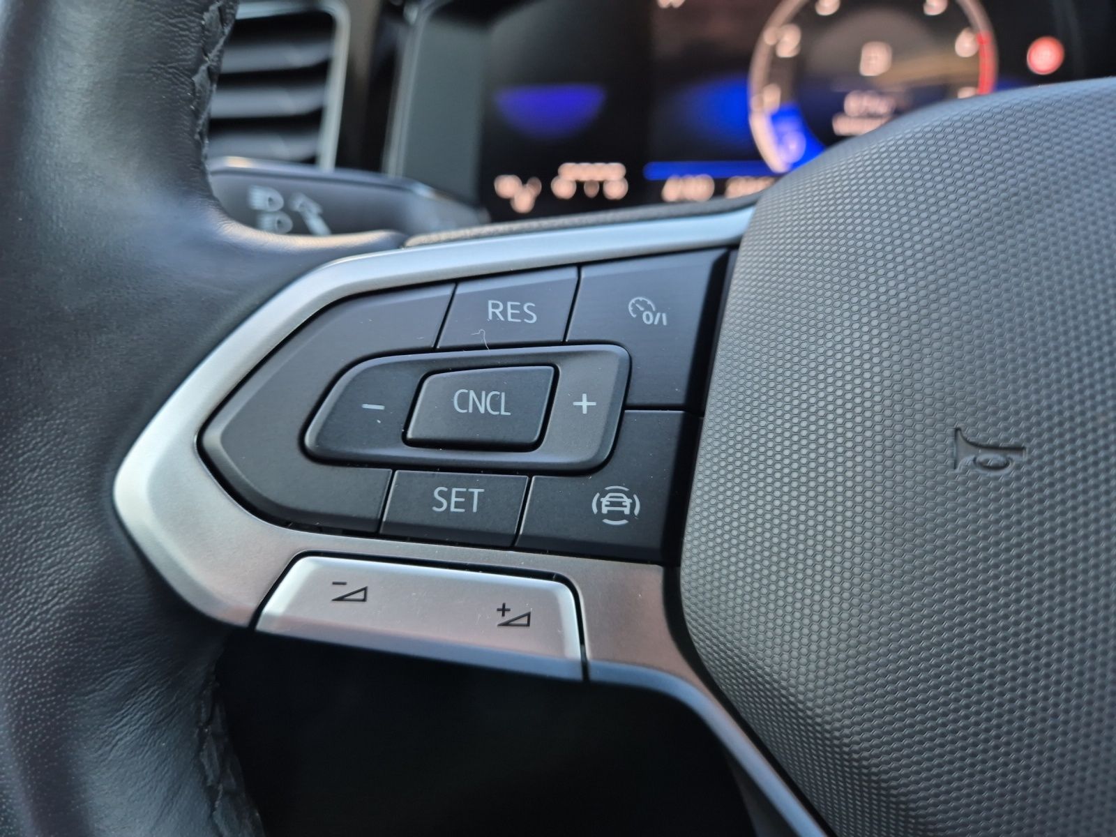 Fahrzeugabbildung Volkswagen Polo 1.0 Life LED Navi AID GRA PDC SH