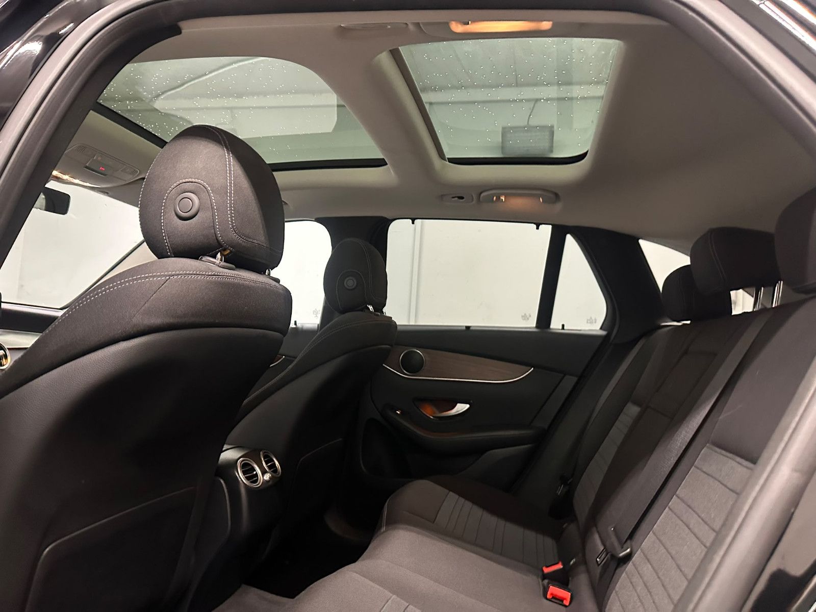 Fahrzeugabbildung Mercedes-Benz GLC 300 e 4MATIC Autom.*AHK*PANORAMA*DISTRO