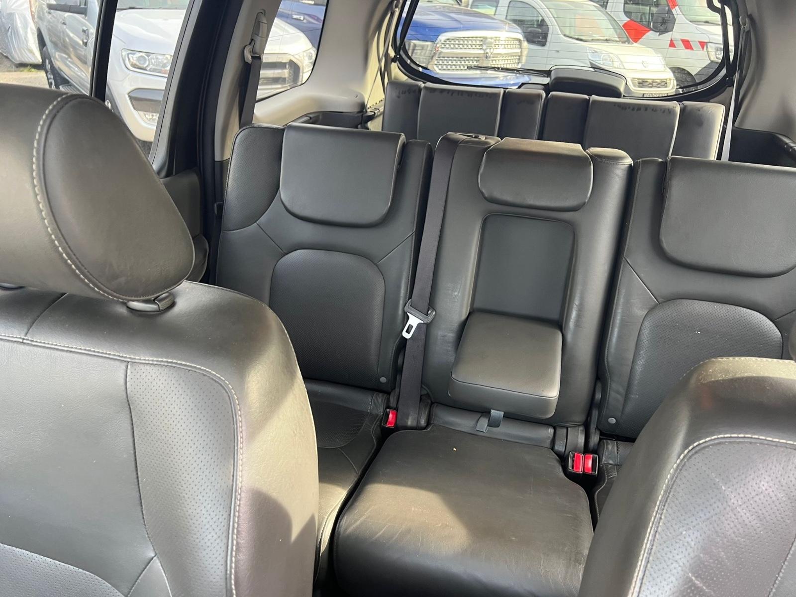 Nissan Pathfinder 3.0 dCi V6 LE | 231 ch | BVA | 7 places | Cuir | Toit ouvrant | Sièges électriques chauffants | Phares bi-xénon