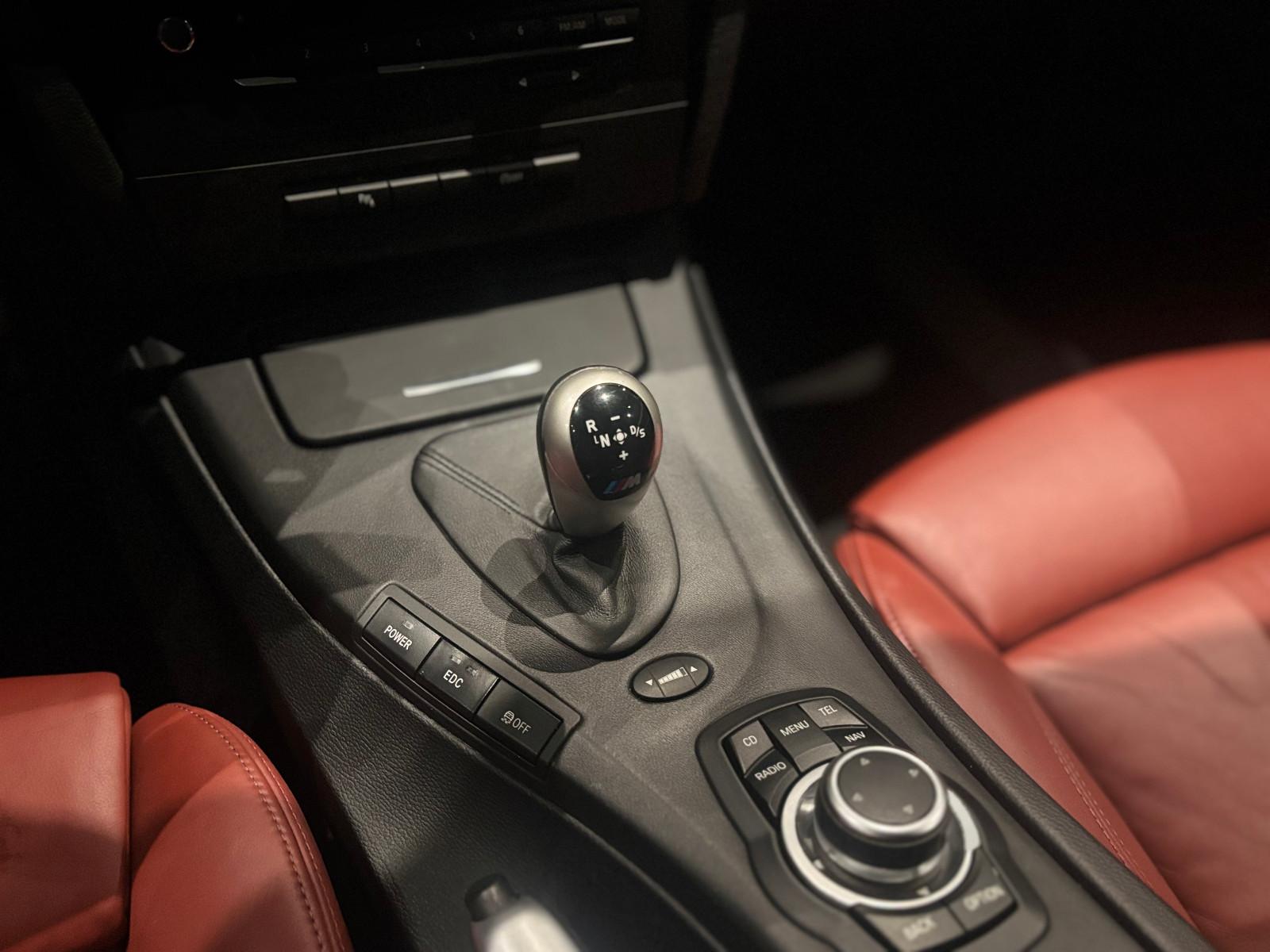 BMW M3 COMPETITION E90 4.0 V8 420ch DKG - ÉCHAPPEMENT M PERFORMANCE - CUIR NOVILLO ROUGE - AUDIO BMW INDIVIDUAL - SUSPENSION EDC - TOIT OUVRANT