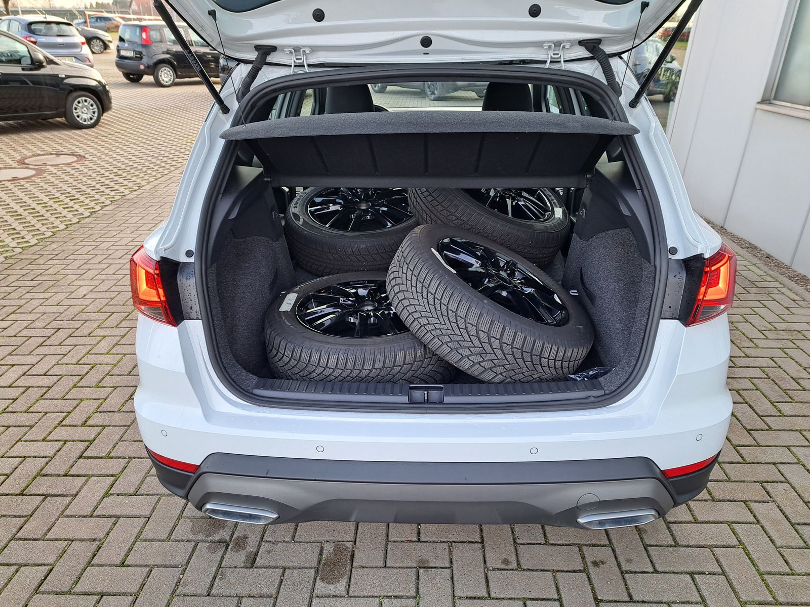 Fahrzeugabbildung SEAT Arona 1.0 TSI FR DSG MY 2022 LED NAVI PDC ALU