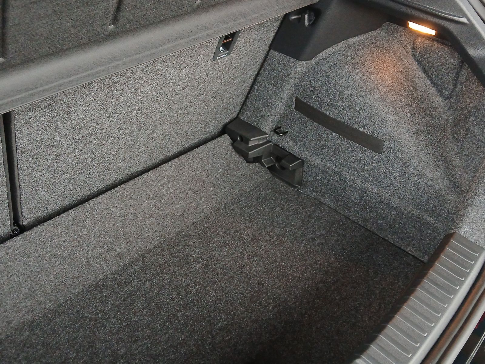 Fahrzeugabbildung SEAT Ibiza TSI Road-Edition DSG LED Navi AID ACC RFK
