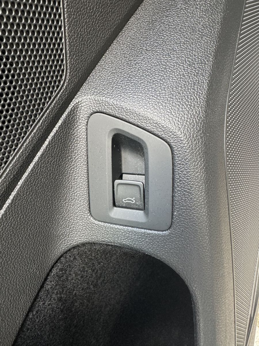 Fahrzeugabbildung Volkswagen Passat Variant 2.0 TSI DSG Business NAV+LED+ACC