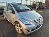 Mercedes-Benz A 180*Avantgarde*Panorama*Tüv Neu*12M Garantie - Mercedes-Benz A 180: Avantgarde