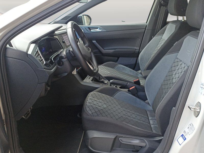 Fahrzeugansicht 8 Fahrzeugabbildung Volkswagen Taigo 1.0 TSI R-Line DSG Black Style