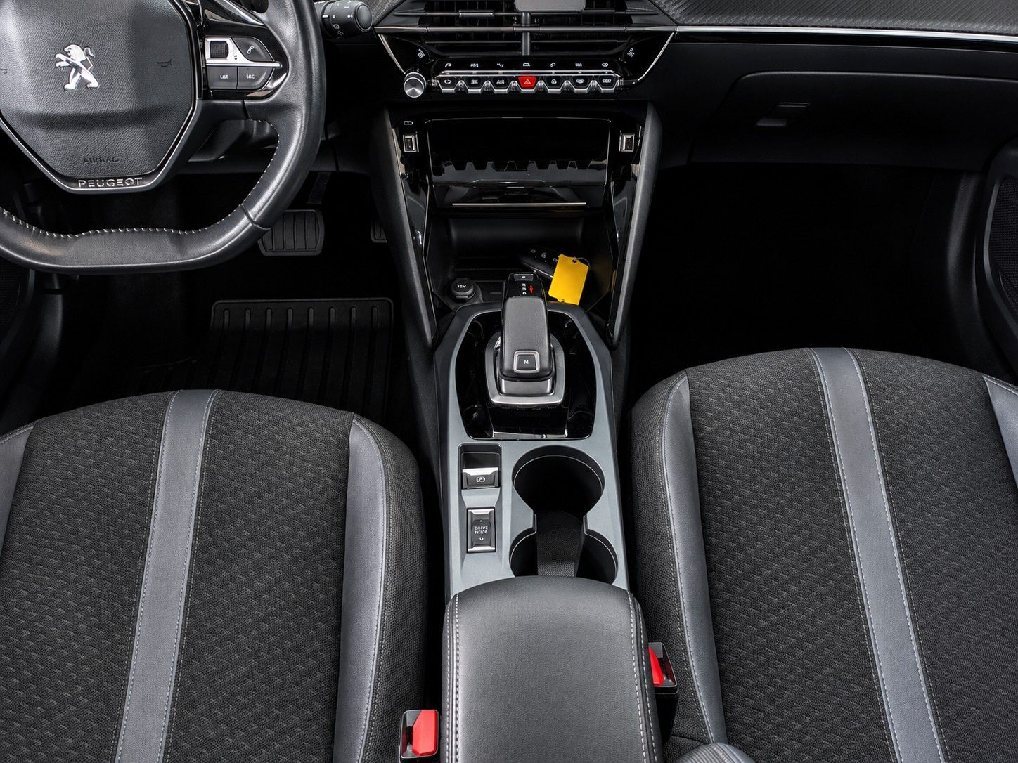 Fahrzeugabbildung Peugeot 2008 ALLURE HDI 8G ACC 360° NAVI SHZ KEYLESS 1Hd