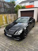 Mercedes-Benz E 350 Coupé CDI  AVANTGARDE AMG-Paket - Mercedes-Benz E 350: Cdi Avantgarde