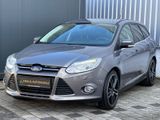 Ford Focus Turnier "Titanium" | AHK | Bi-Xenon - Ford Focus aus 2011: Titanium