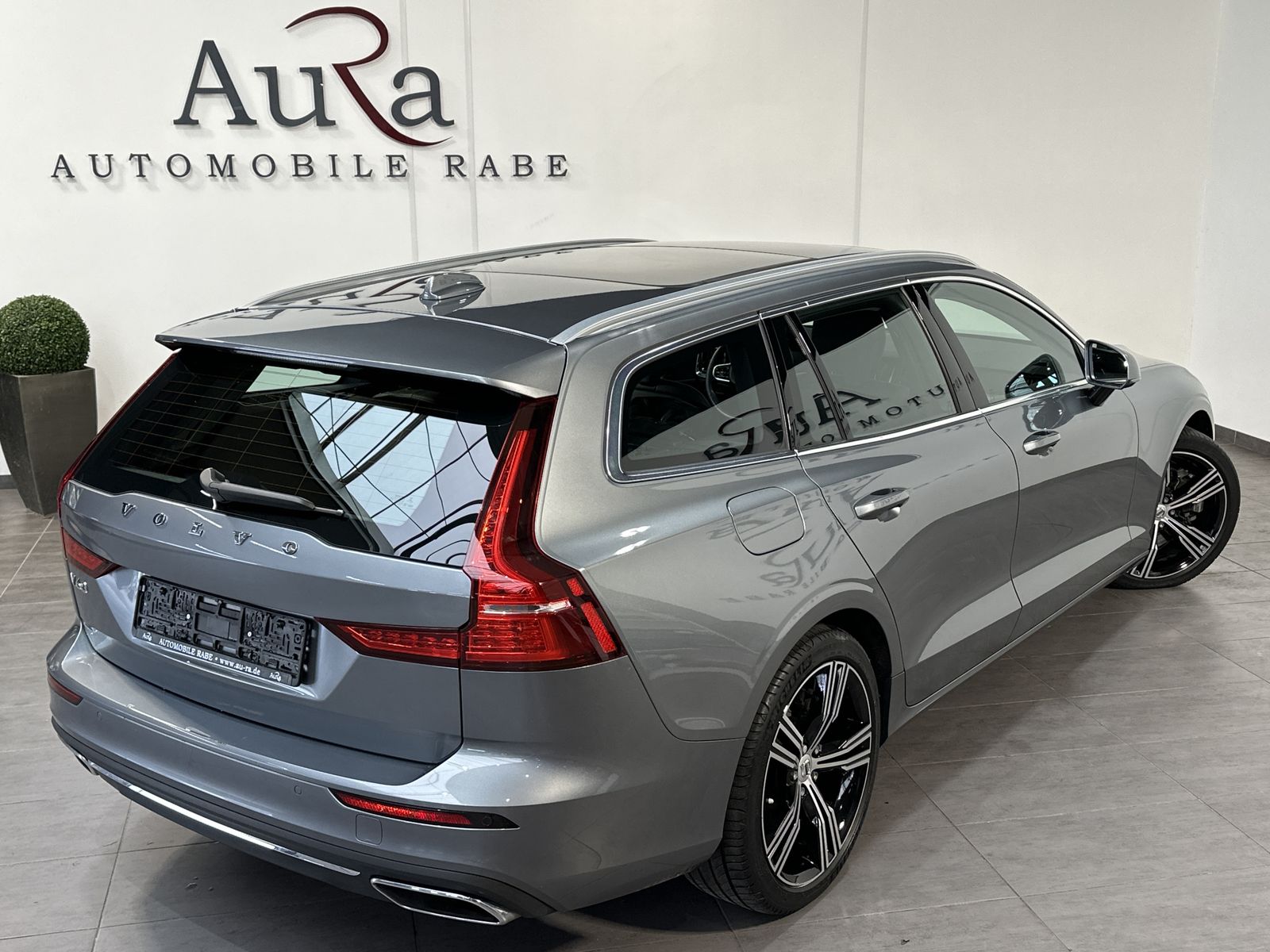 Fahrzeugabbildung Volvo V60 Inscription Hybrid AWD NAV+LED+360°+PANO+PP