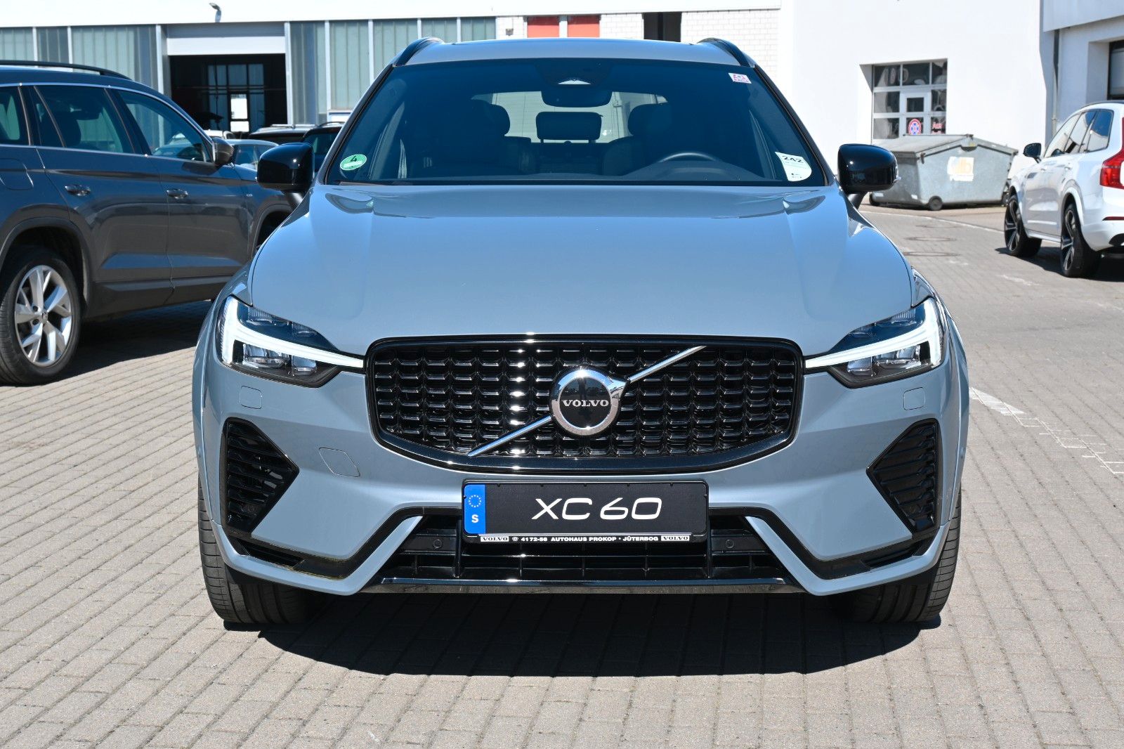 Fahrzeugabbildung Volvo XC60 T8 AWD Recharge R-Design*STDHZG*H&K*ACC*AHK