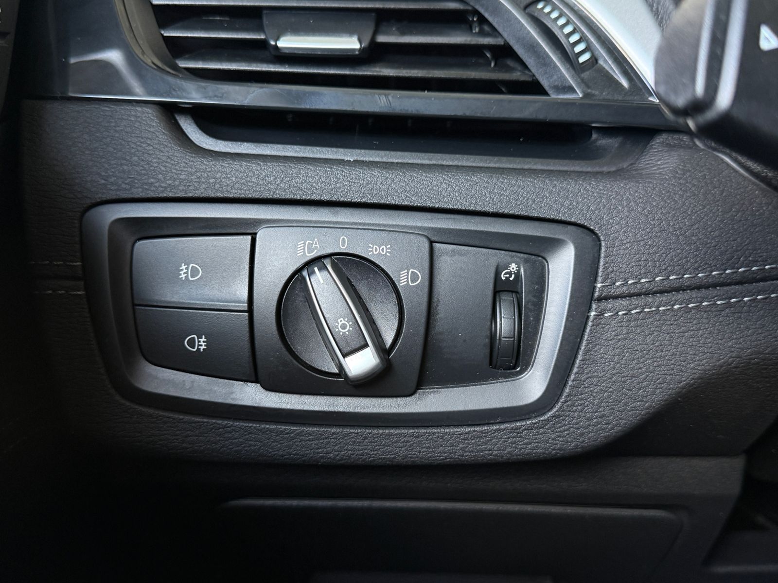 Fahrzeugabbildung BMW X2 sDrive 20 i HUD LEDER KAM LED 18"
