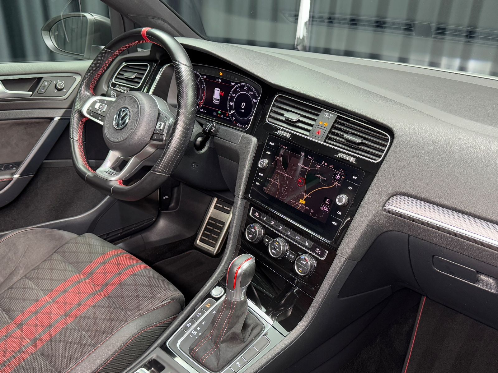 Fahrzeugabbildung Volkswagen Golf VII Lim. GTI TCR|DSG|NAVI|KAMERA|ACC|