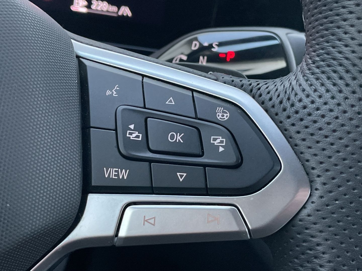 Tiguan 2.0 TDI 4M R-Line Standhzg/AHK/HUD/360°Ka