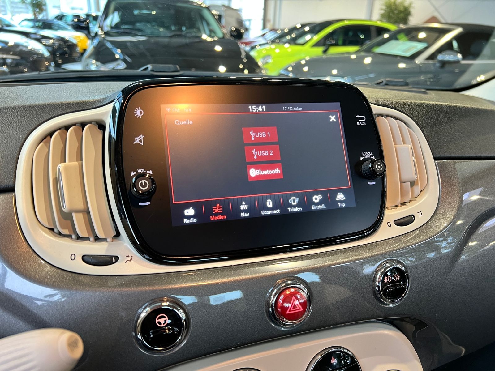 Fahrzeugabbildung Fiat 500C Cabrio Lounge KLIMA NAV GRA PDC ALU