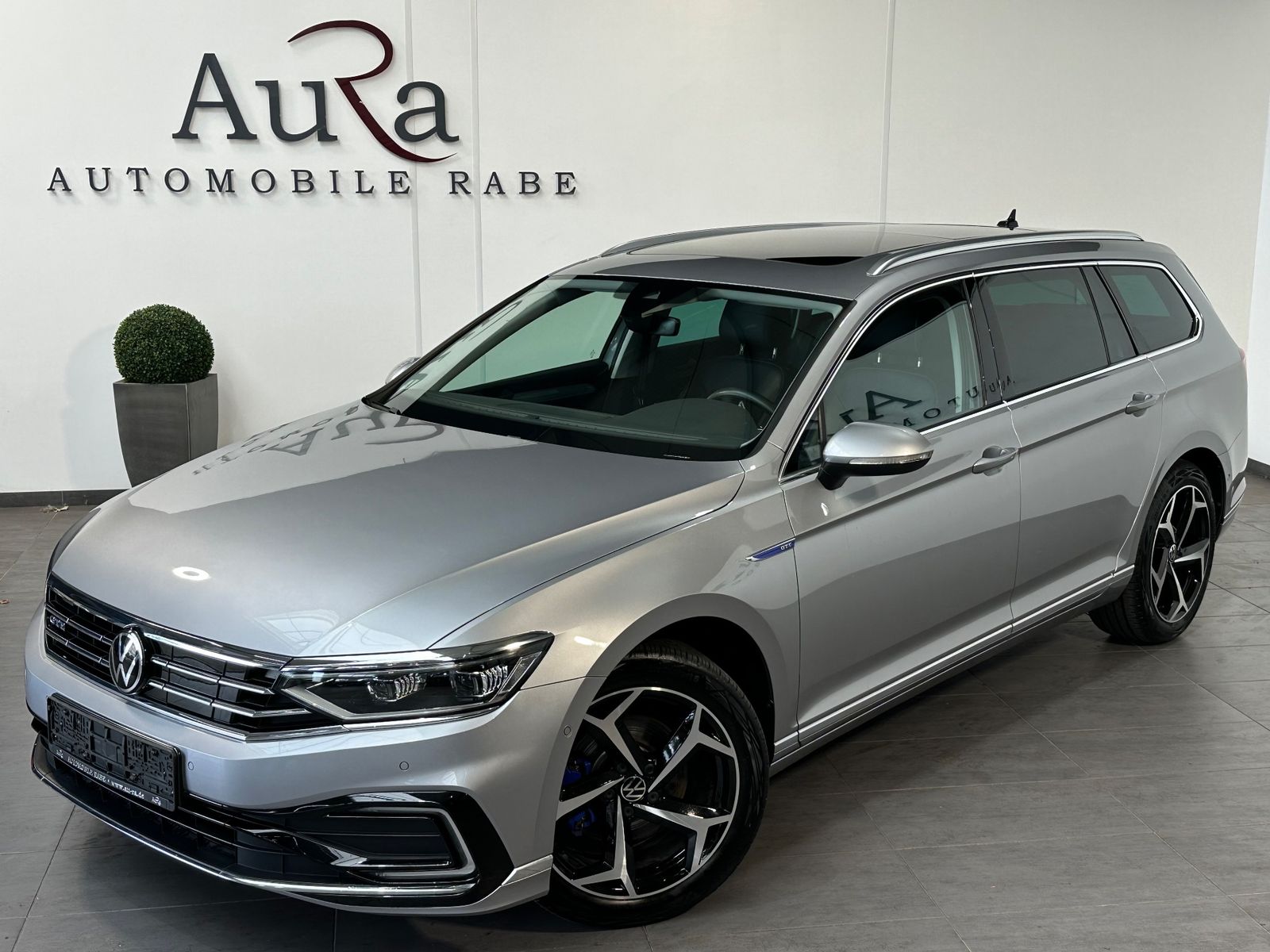 Fahrzeugabbildung Volkswagen Passat Variant 1.4 TSI DSG GTE NAV+IQ-LIGHT+PANO