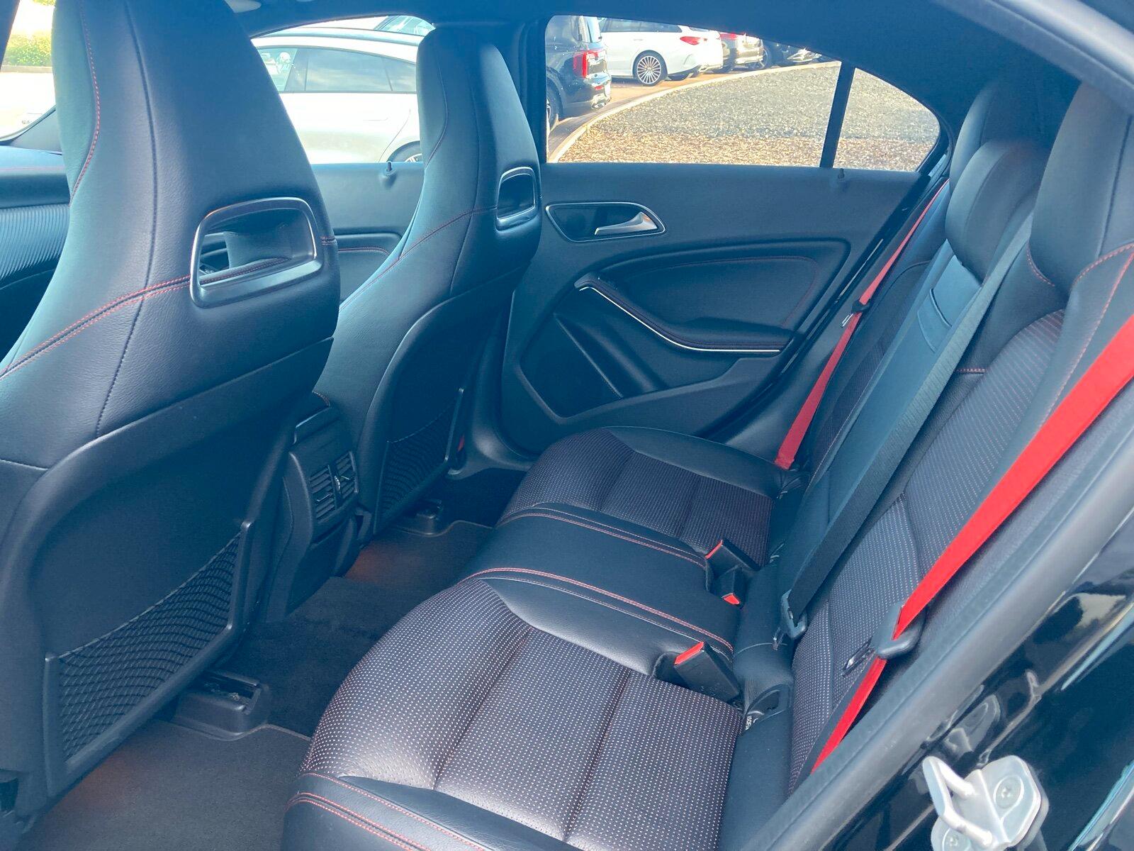 Mercedes-Benz A 250 AMG Line *COMAND*Pano*Distr*HarmanKardon®*