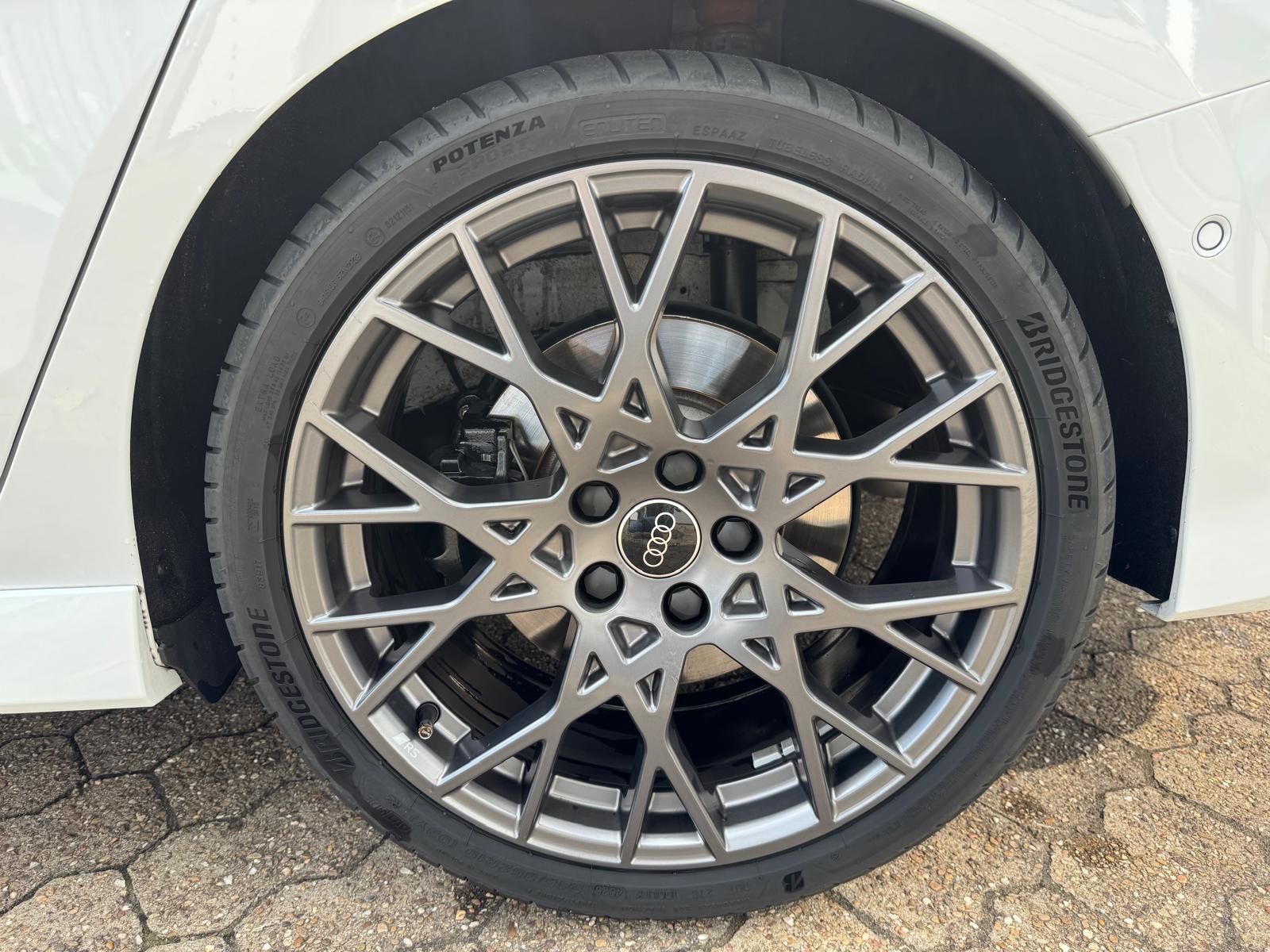 Fahrzeugabbildung Audi RS 3  limo Schalensitze Sport-AGA Pano 280km/h