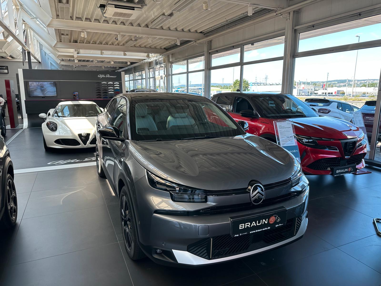 showroom-image-top