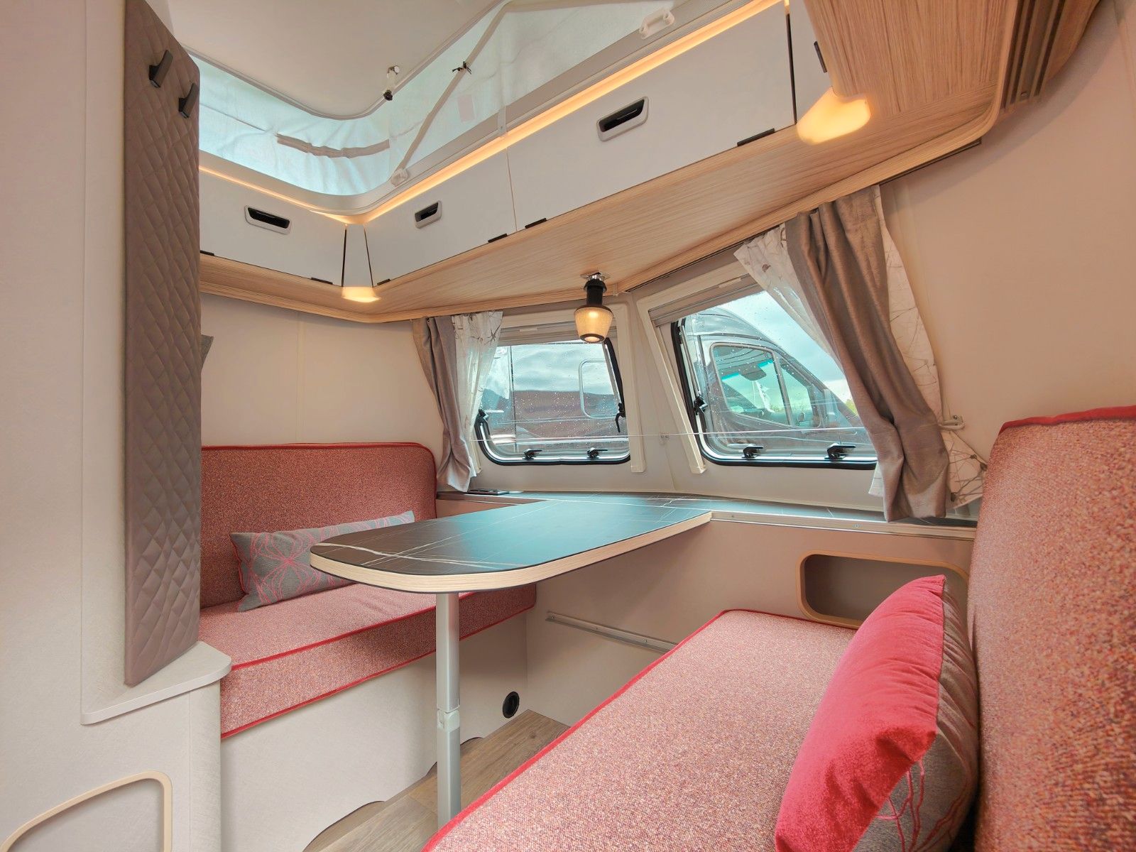 Fahrzeugabbildung HYMER / ERIBA / HYMERCAR Touring 530 Tango Red - JETZT 8.024€ SPAREN !!!