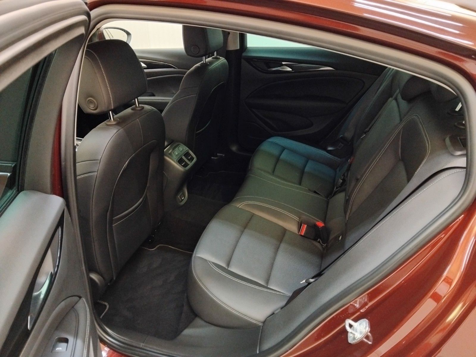 Opel Insignia (06/2026, Benzin)