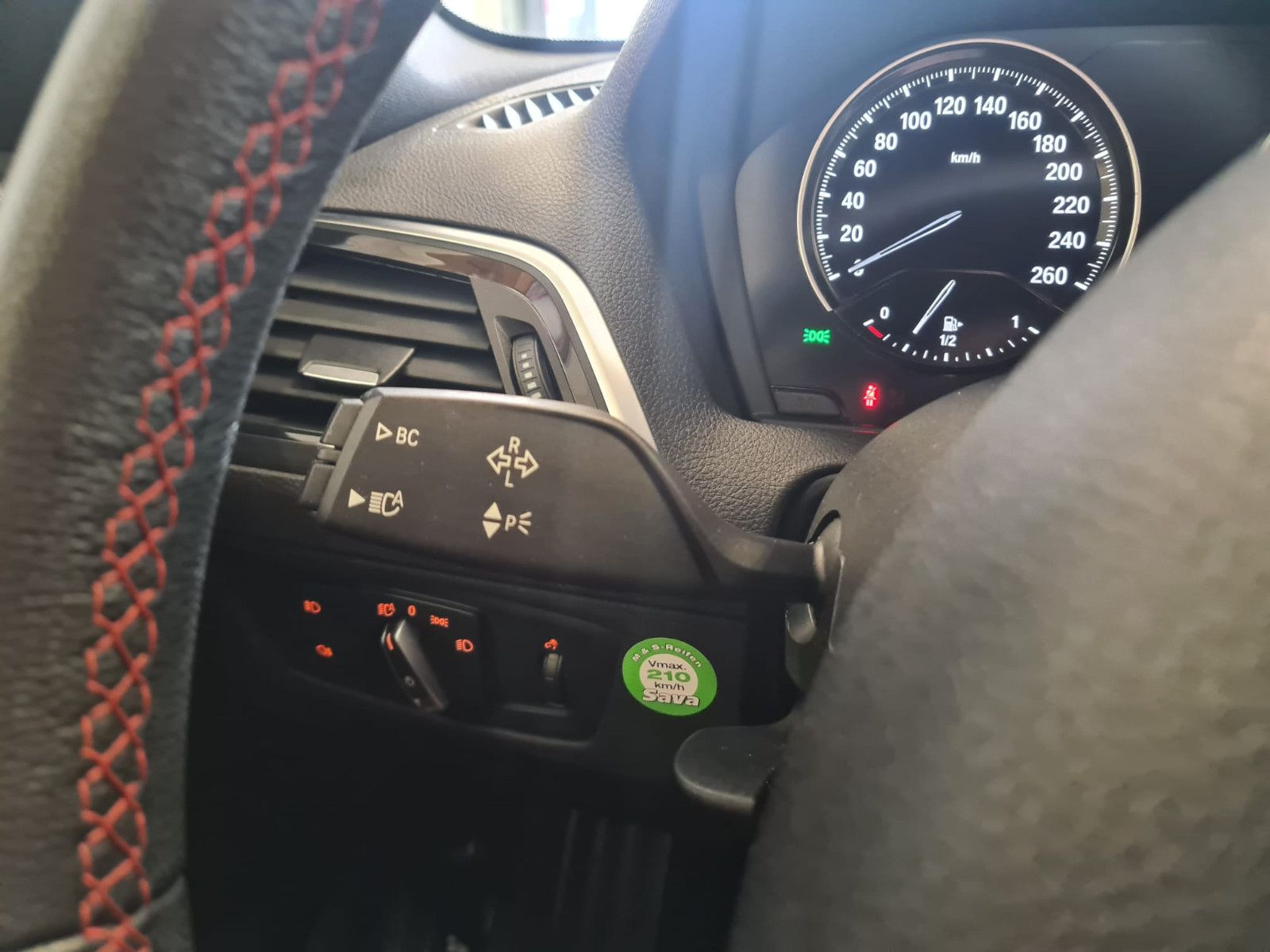 Fahrzeugabbildung BMW 220i Coupe Sport Line / NAVI / PDC / 1. Hand
