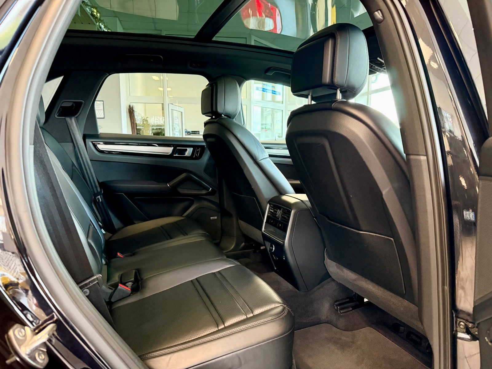 Fahrzeugabbildung Porsche Cayenne S Luftfederung/Panorama/ACC/SportChrono